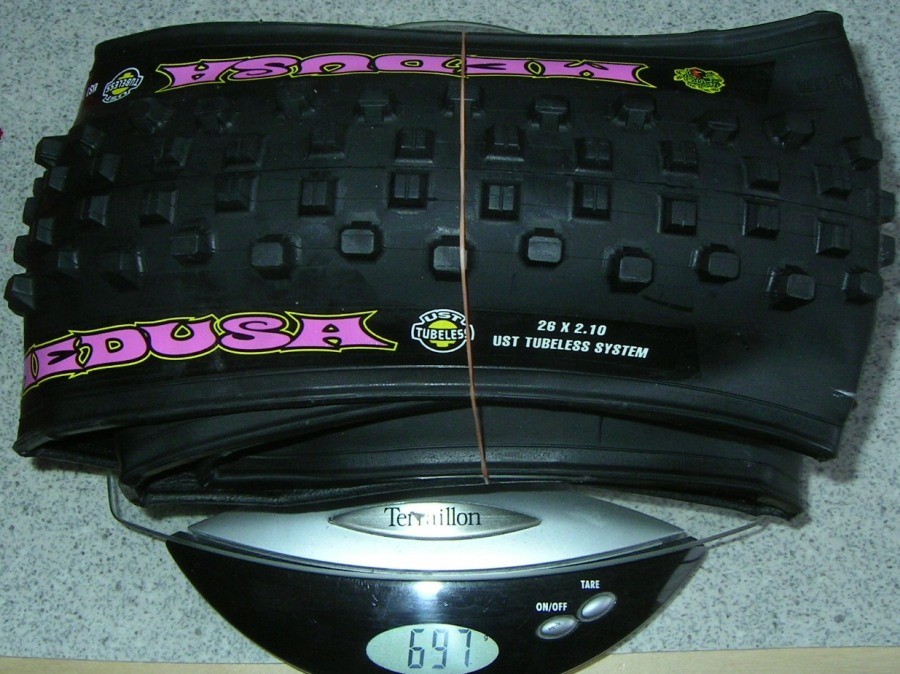 Maxxis Medusa 2006 : 697gr